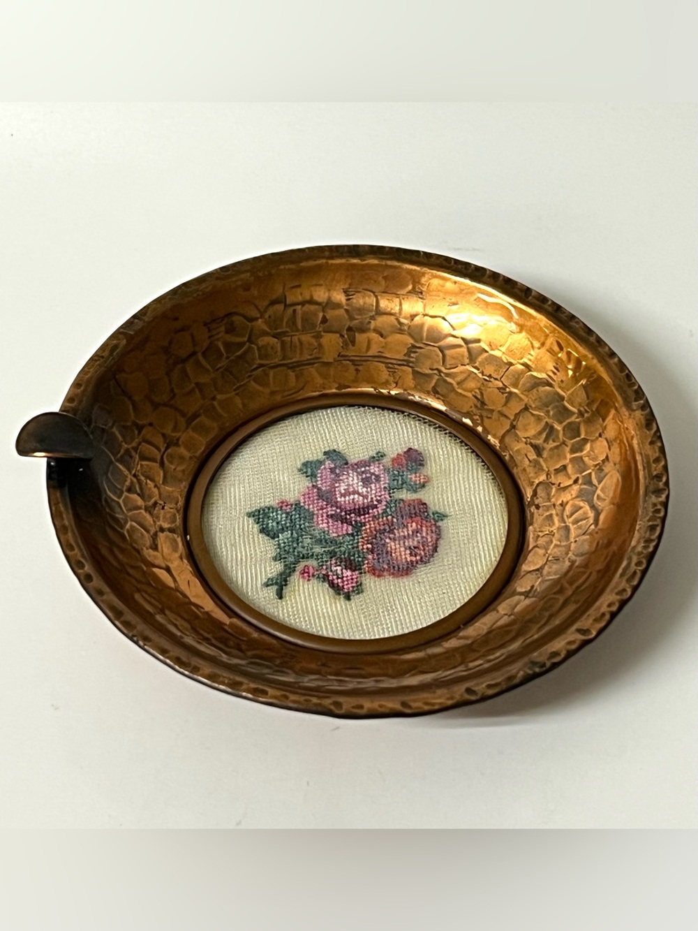 VTG Hammered Copper Rustic Ashtray Needlepoint Flowers Center Insert Trinket 4"